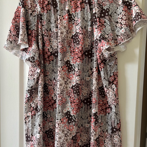 XL blouse.  100% polyester.  Worn once. - Picture 2 of 3
